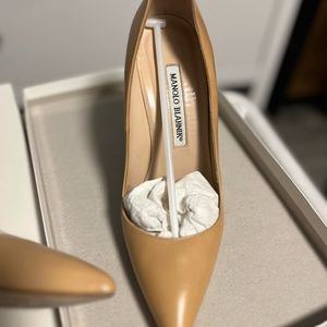 Manolo Blahnik, Classic Stilettos, Size 5.5, Camel Colour